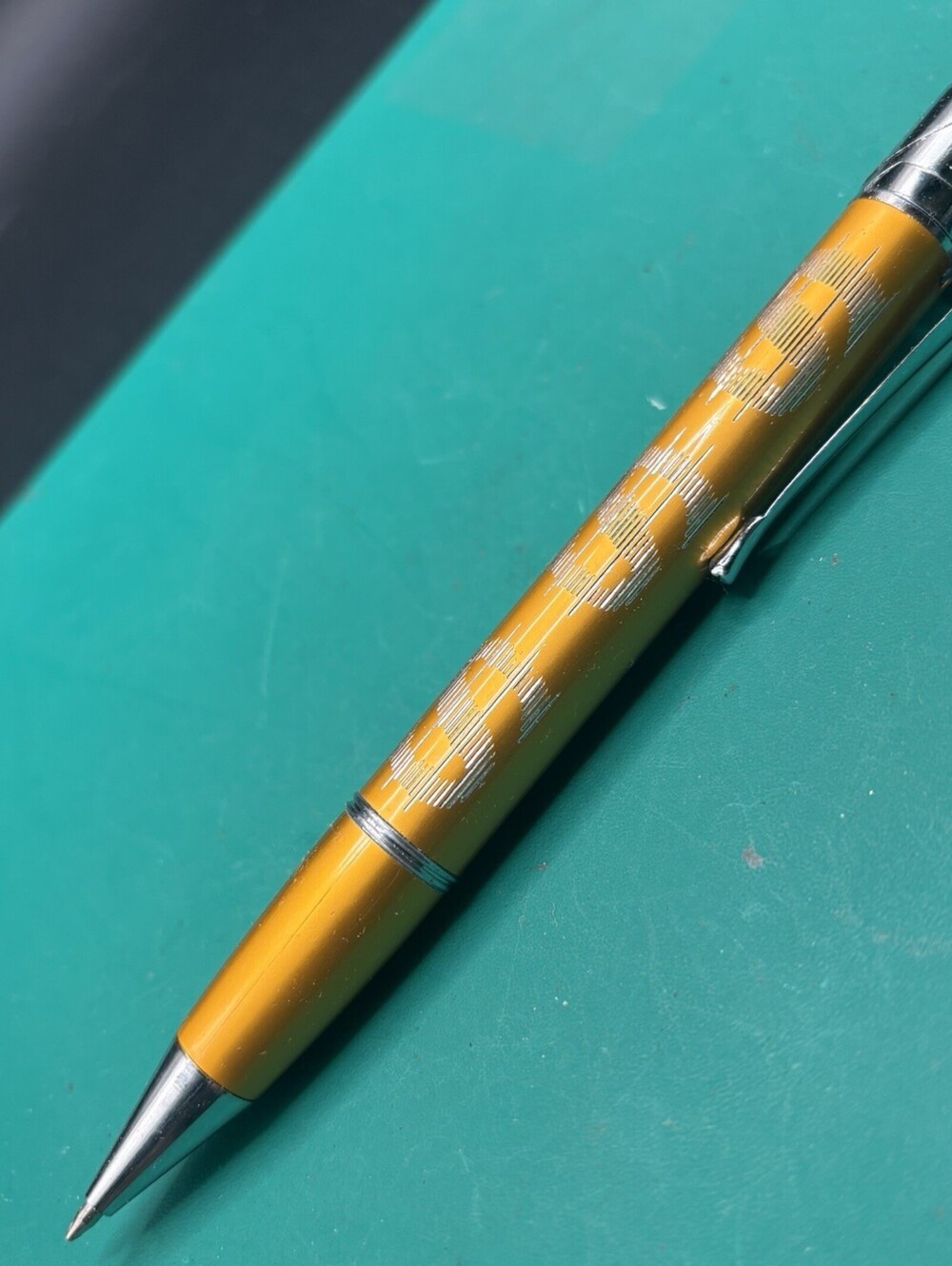 Vintage Collectible Metal Chrome Gas Refillable Pen Lighter